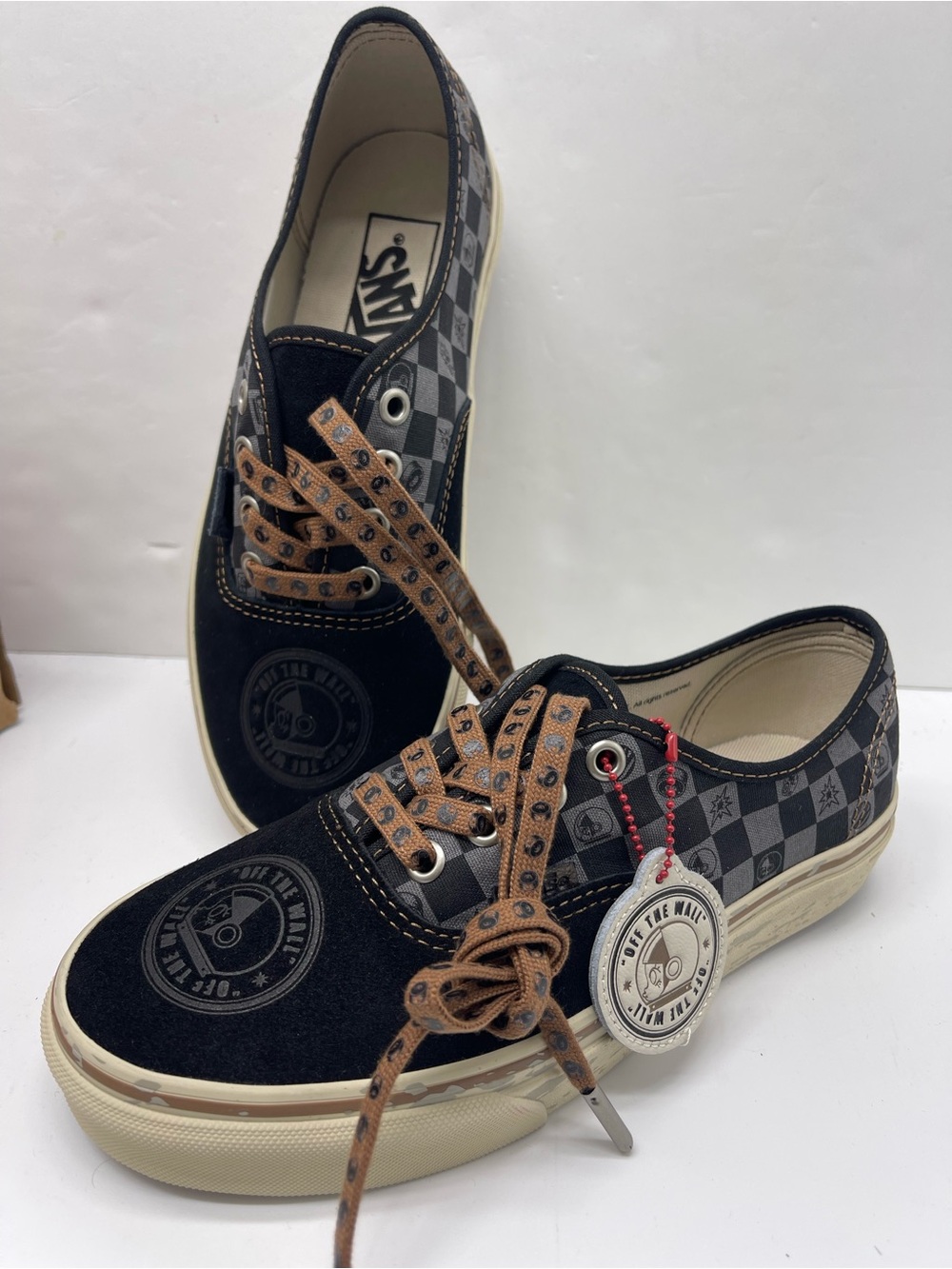 Vans • Men’s Authentic Space Molly Black Dachshund VN000EGAQ3Y Low Top Sneakers